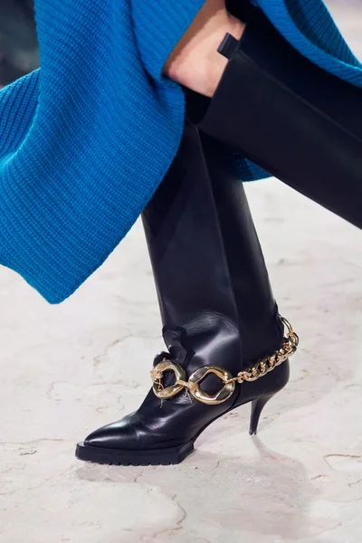Look 30
